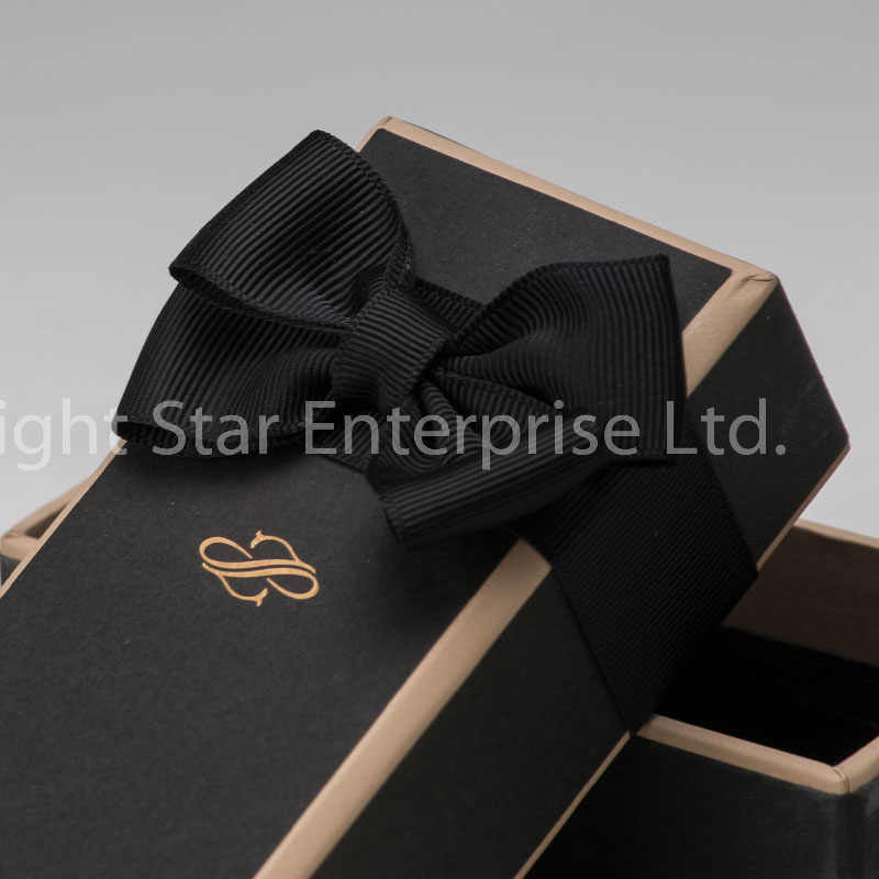 LS31034-Black giftbox with ribbon