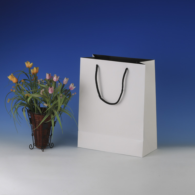 LS6008-White  Matt Med paper Giftbag: Price @US$0.38/MOQ:3,000pcs