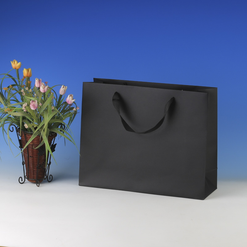 LS6066-Black Fancy Med paper bag: @US$0.37/MOQ:3,000pcs